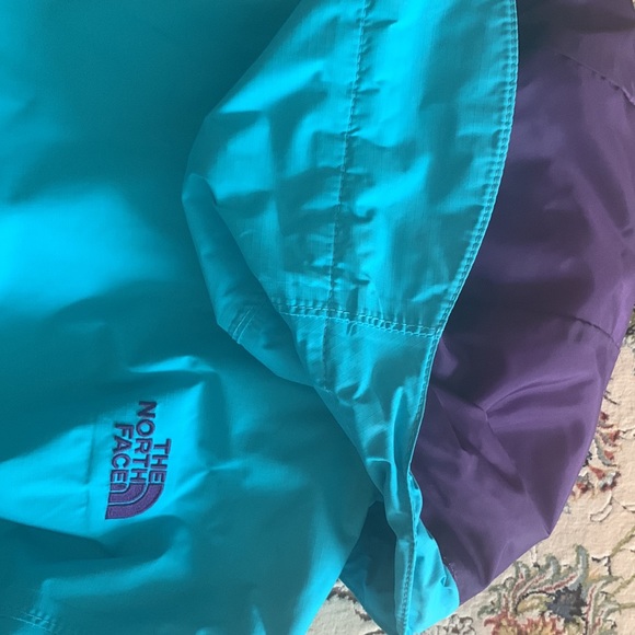 North face rain jacket size small. - Picture 6 of 15